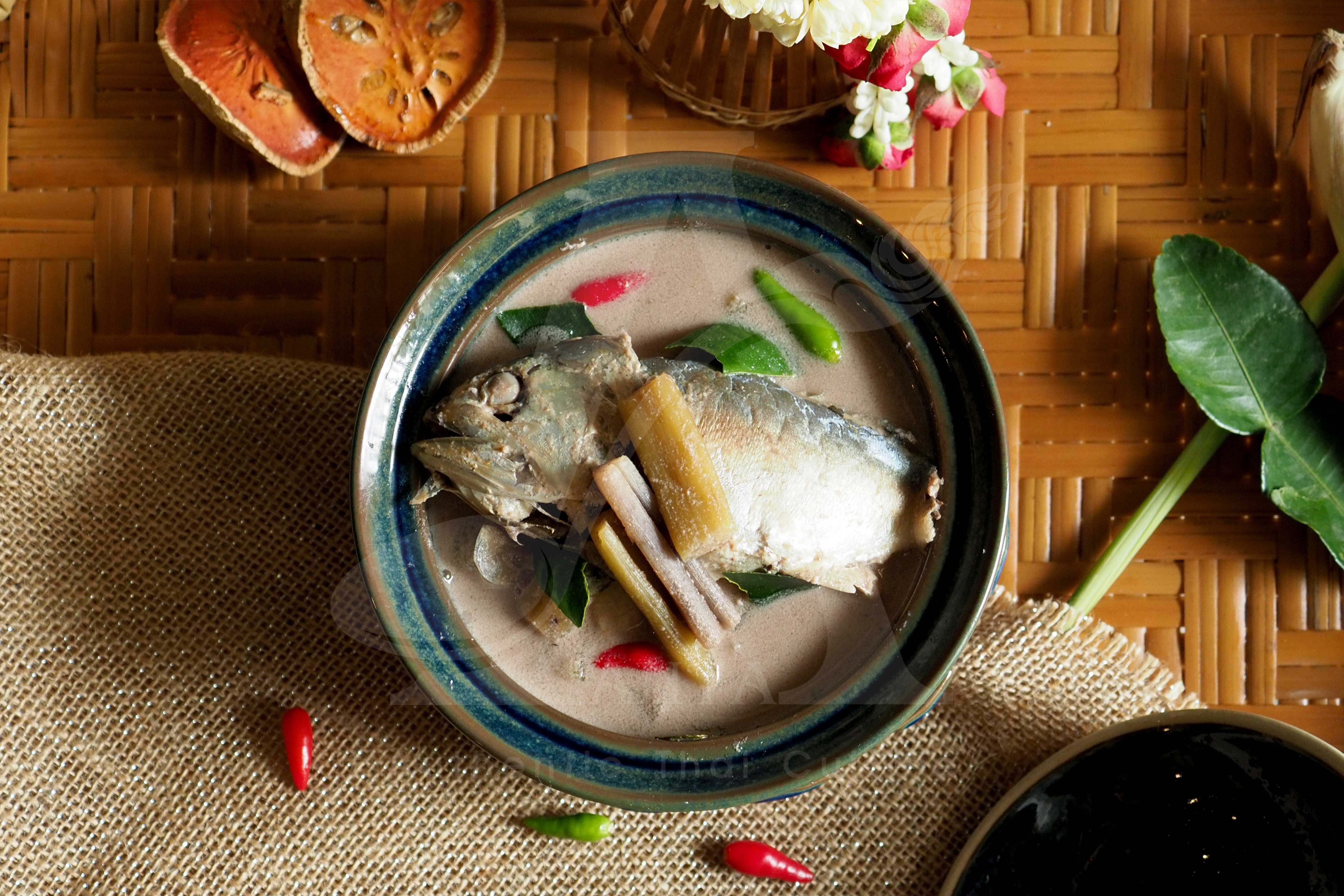 Coconut Soup With Steamed Mackerel Fish And Lotus Stem (Tom Kathi Sai Bua Pla Too)
